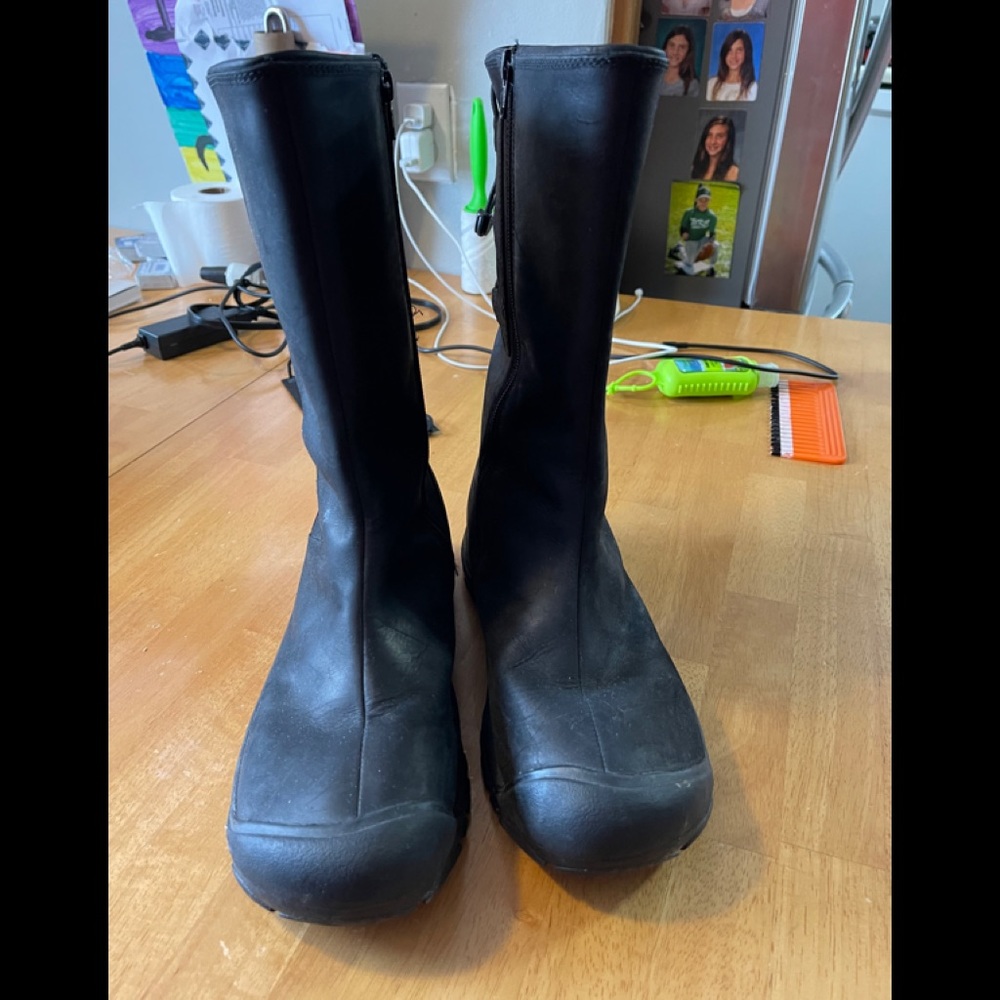 Keen boots size 9 1/2